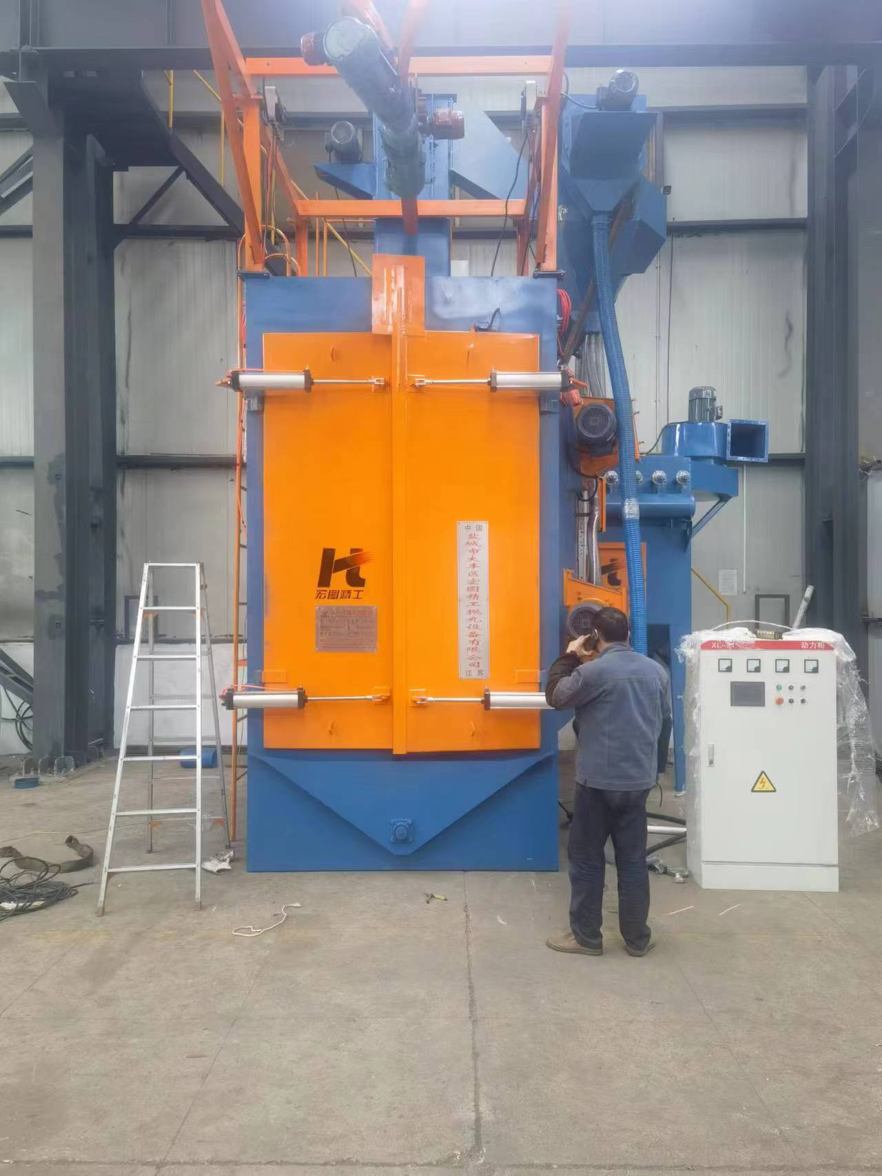 汽車保險(xiǎn)杠支架用Q3740吊鉤式拋丸機(jī)